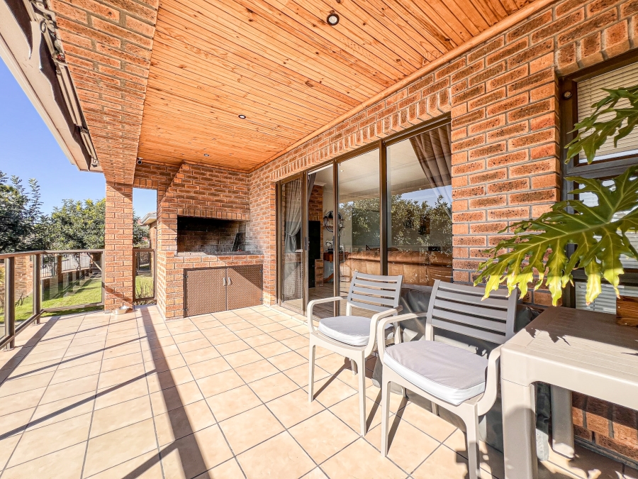 4 Bedroom Property for Sale in Middedorp Western Cape